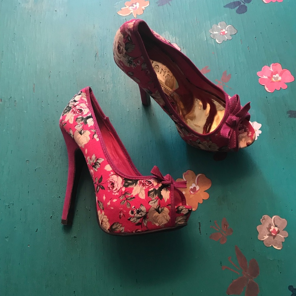 Beautiful PUMP HEELS - Picture 3 of 8